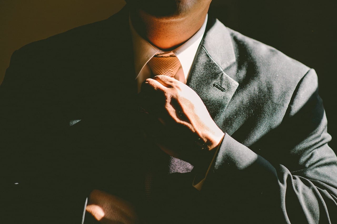 man tightning up his tie